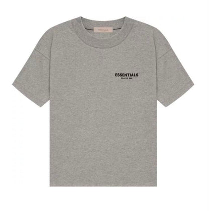 ´PLAYERA ESSENTIALS GRIS OSCURO