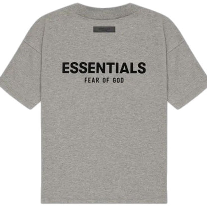 ´PLAYERA ESSENTIALS GRIS OSCURO